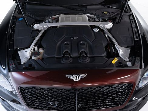 Certified 2025 Bentley Flying Spur Plug-In Hybrid image 50