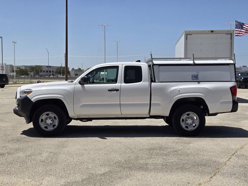 Used 2022 Toyota Tacoma SR RWD image 4