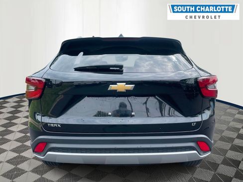 Used 2025 Chevrolet Trax LT w/ LT Convenience Package FWD image 5