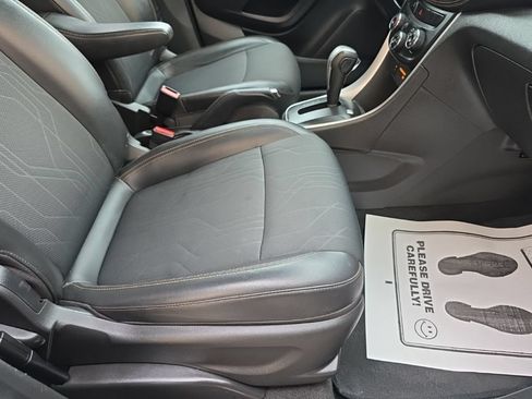 Used 2019 Chevrolet Trax LT w/ LT Convenience Package AWD/4WD image 23