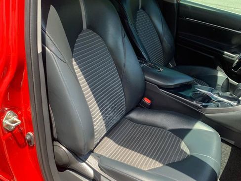 Used 2020 Toyota Camry SE FWD image 9