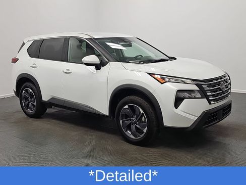 Used 2025 Nissan Rogue SV FWD image 2