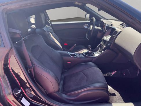 Used 2009 Nissan 370Z Touring RWD image 17