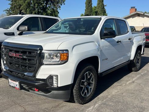 Used 2022 GMC Canyon AT4 w/ Trailering Package AWD/4WD image 2