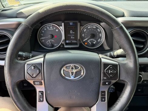 Used 2018 Toyota Tacoma SR5 AWD/4WD image 22
