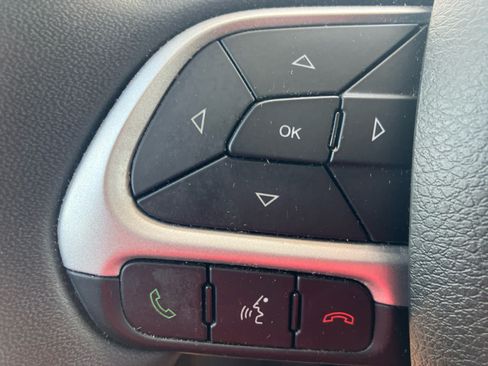 Used 2021 Jeep Renegade Latitude FWD image 16