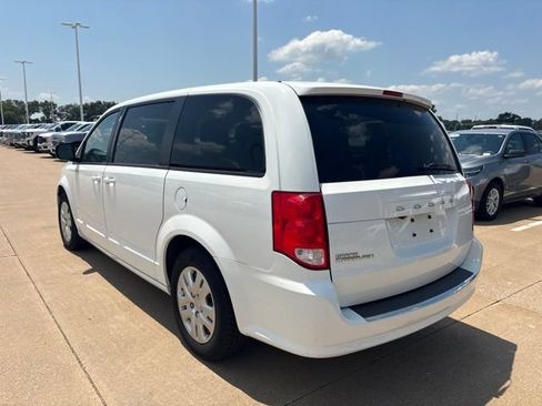 Used 2018 Dodge Grand Caravan SE FWD image 5