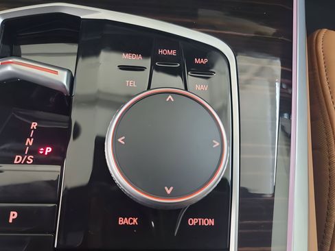 Used 2026 BMW X5 sDrive40i w/ Premium Package image 19