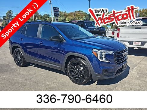 Used 2022 GMC Terrain SLE w/ Driver Convenience Package image 1