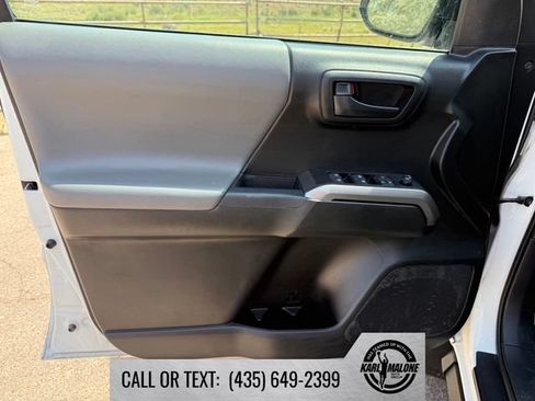 Used 2021 Toyota Tacoma SR5 AWD/4WD image 14