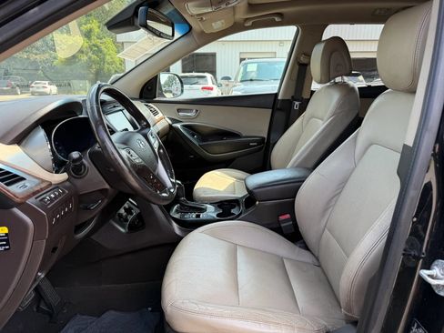 Used 2017 Hyundai Santa Fe Limited AWD/4WD image 2