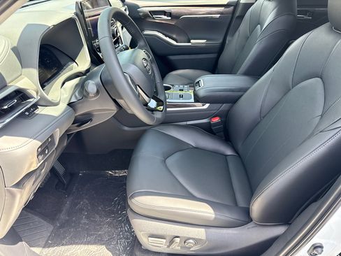 New 2026 Toyota Highlander Limited image 24