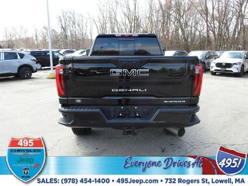 Used 2024 GMC Sierra 2500 Denali w/ Denali Reserve Package AWD/4WD image 4