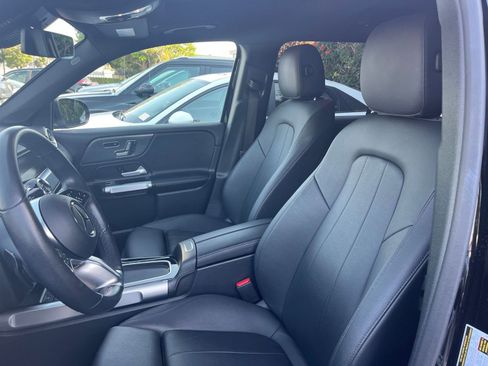 Used 2025 Mercedes-Benz GLB 250 4MATIC image 37