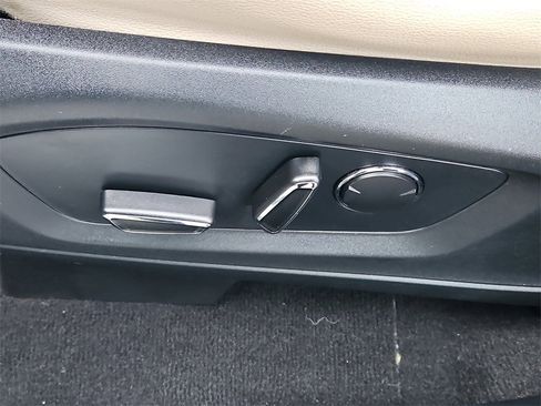 Used 2020 Ford Explorer Limited image 26