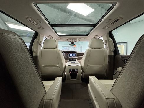 Used 2021 GMC Yukon Denali w/ Denali Premium Package image 26