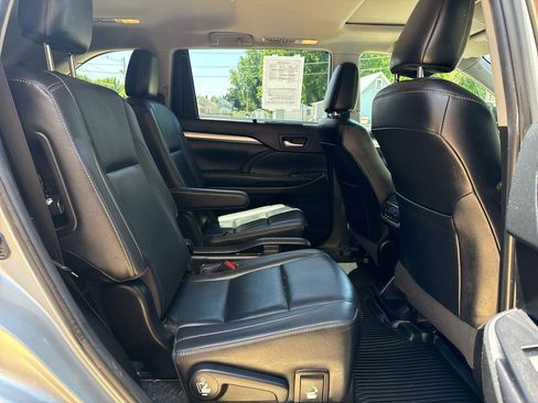 Used 2019 Toyota Highlander XLE AWD/4WD image 31
