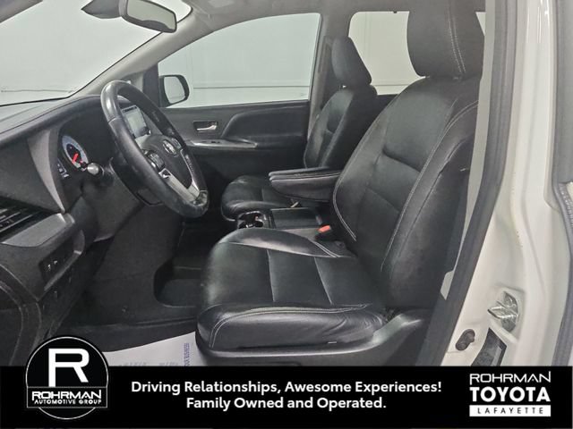 Used 2020 Toyota Sienna SE Premium w/ Nightshade Edition FWD image 11
