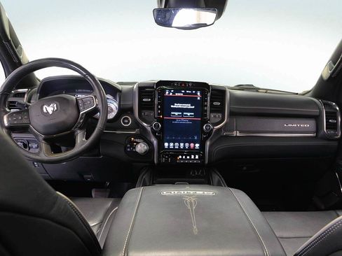 Used 2020 RAM 1500 Limited w/ Black Appearance Package AWD/4WD image 15