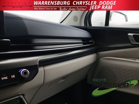 Used 2025 Kia Carnival SX Prestige image 25