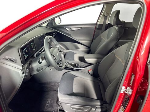 Certified 2023 Kia Niro LX image 12