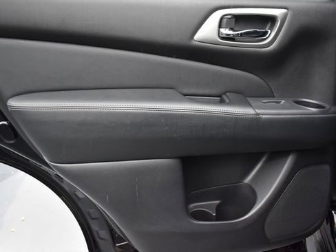 Used 2017 Nissan Pathfinder Platinum w/ Cargo Package image 22