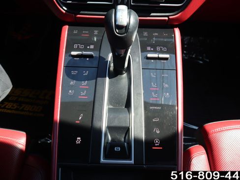 Used 2023 Porsche Macan S AWD/4WD image 22