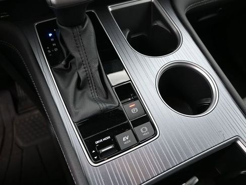 Certified 2025 Toyota Sienna XLE image 21