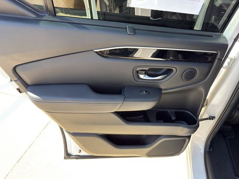 Used 2024 Honda Pilot Touring image 16