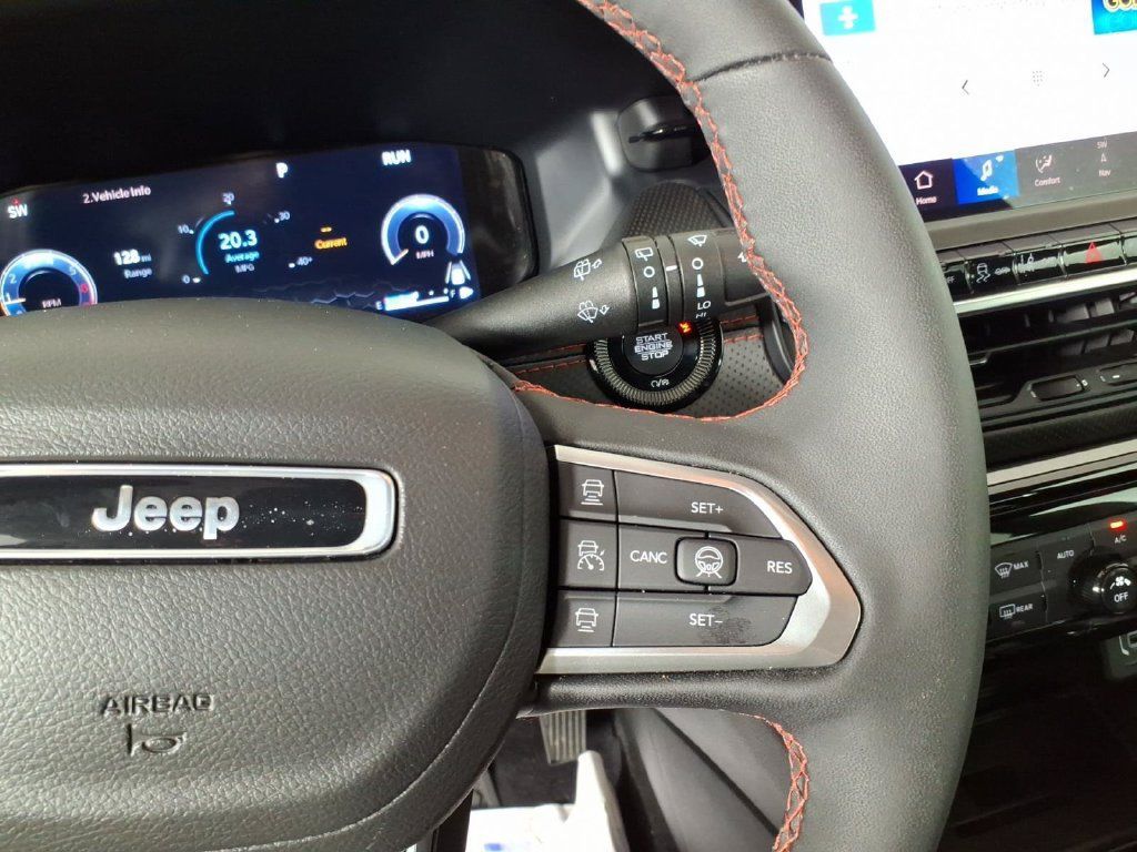 Used 2025 Jeep Compass Trailhawk w/ Trailhawk Elite Group AWD/4WD image 16