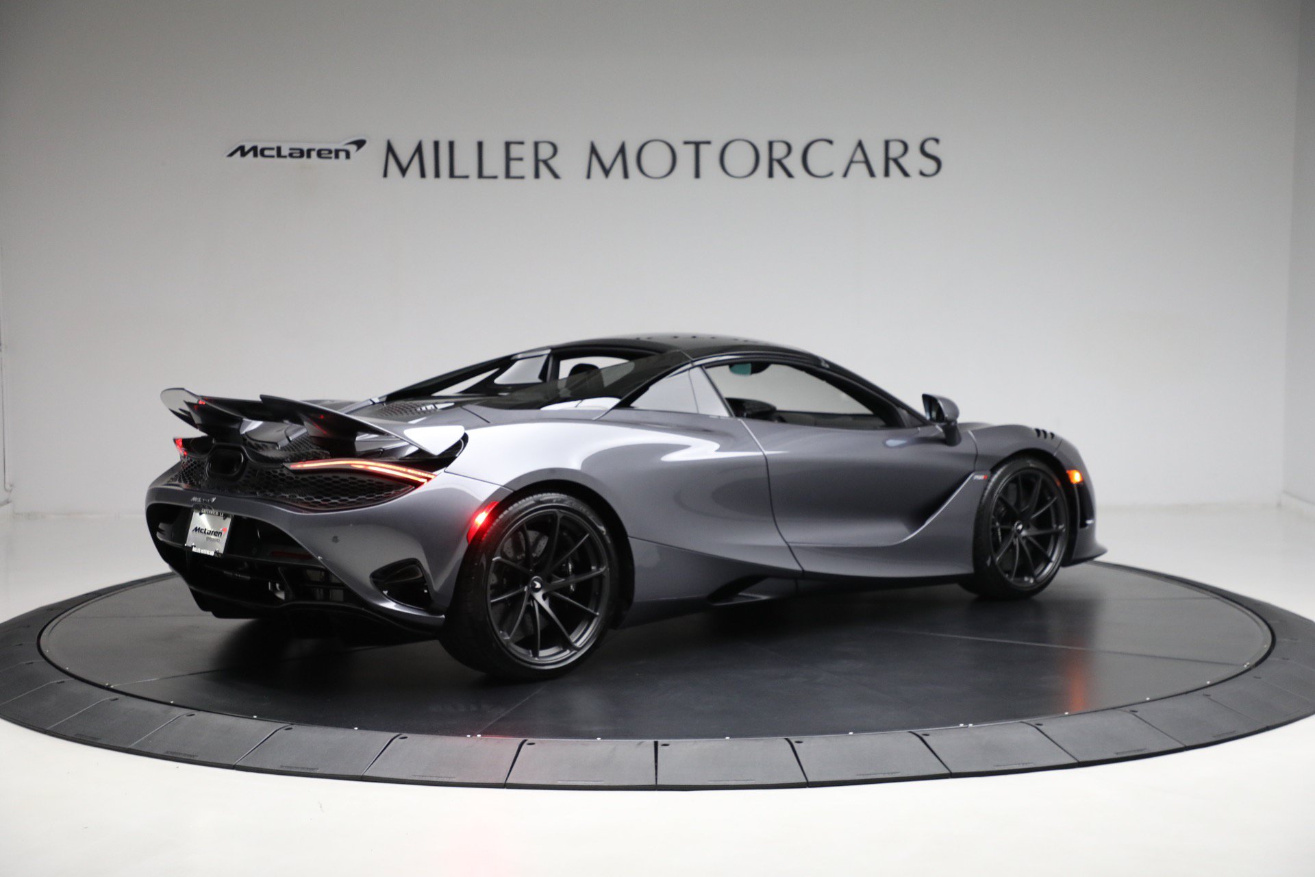 Used 2024 McLaren 750S Spider RWD image 17