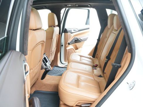 Used 2017 Porsche Cayenne Turbo image 79