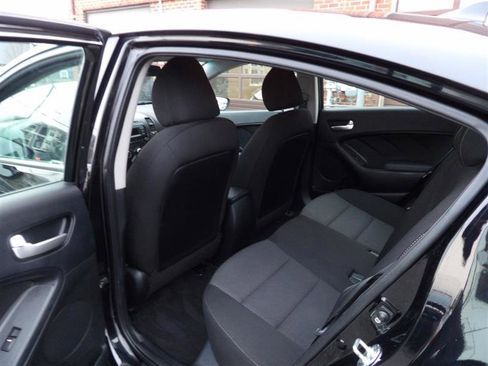 Used 2017 Kia Forte LX image 17