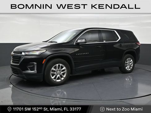 Used 2023 Chevrolet Traverse LS FWD image 1