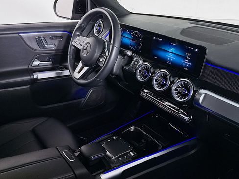 Certified 2023 Mercedes-Benz GLB 250 4MATIC image 17