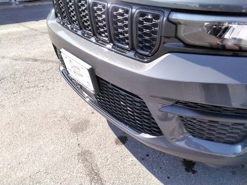 New 2025 Jeep Grand Cherokee Altitude w/ Trailer Tow Package image 23