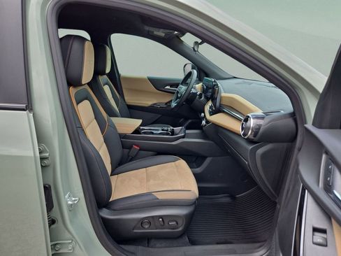 Used 2025 Chevrolet Equinox ACTIV w/ Convenience Package III image 18