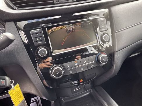 Certified 2020 Nissan Rogue S image 62