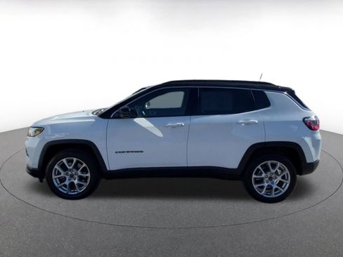 Used 2025 Jeep Compass Limited AWD/4WD image 9