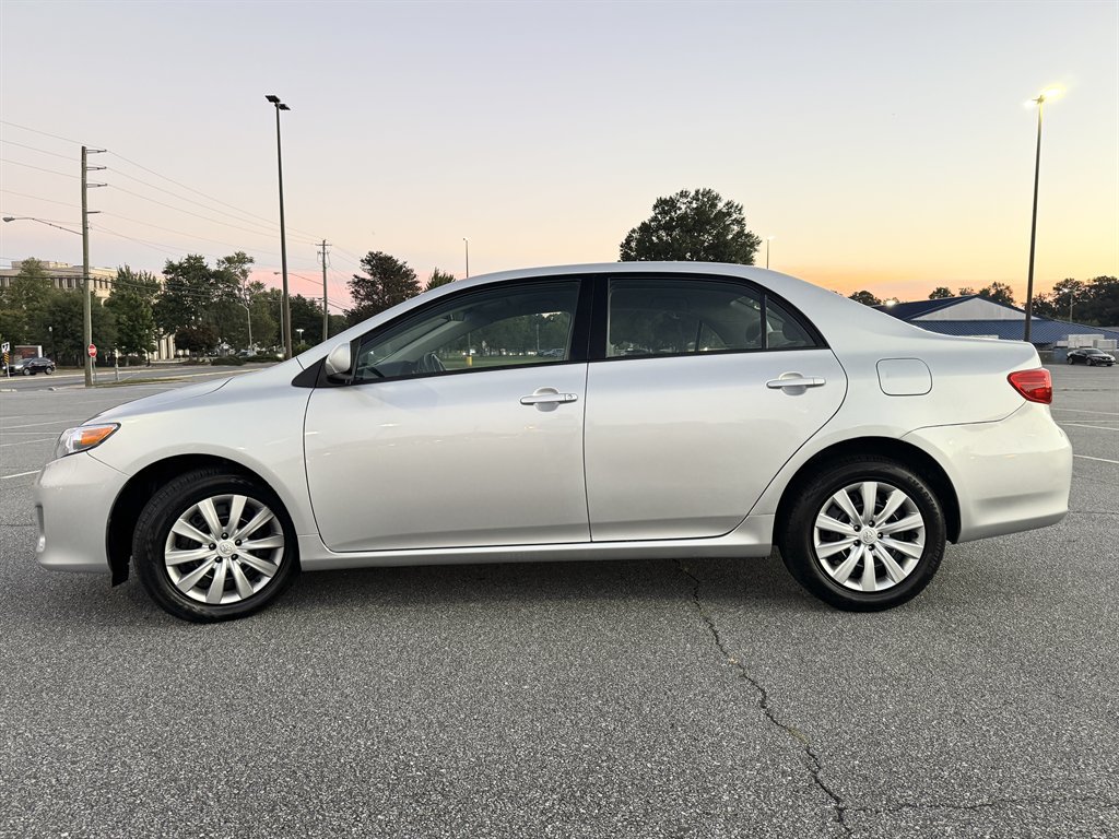 Used 2012 Toyota Corolla LE FWD image 19
