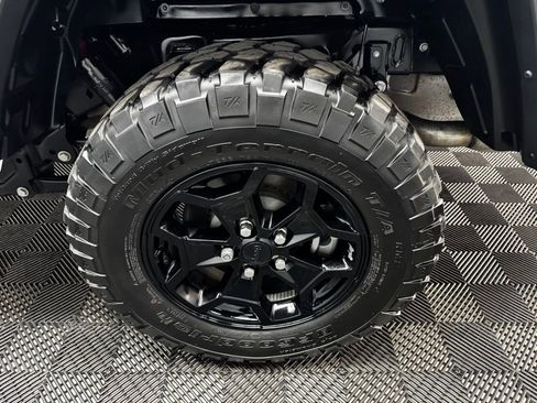 Used 2022 Jeep Gladiator Willys image 20