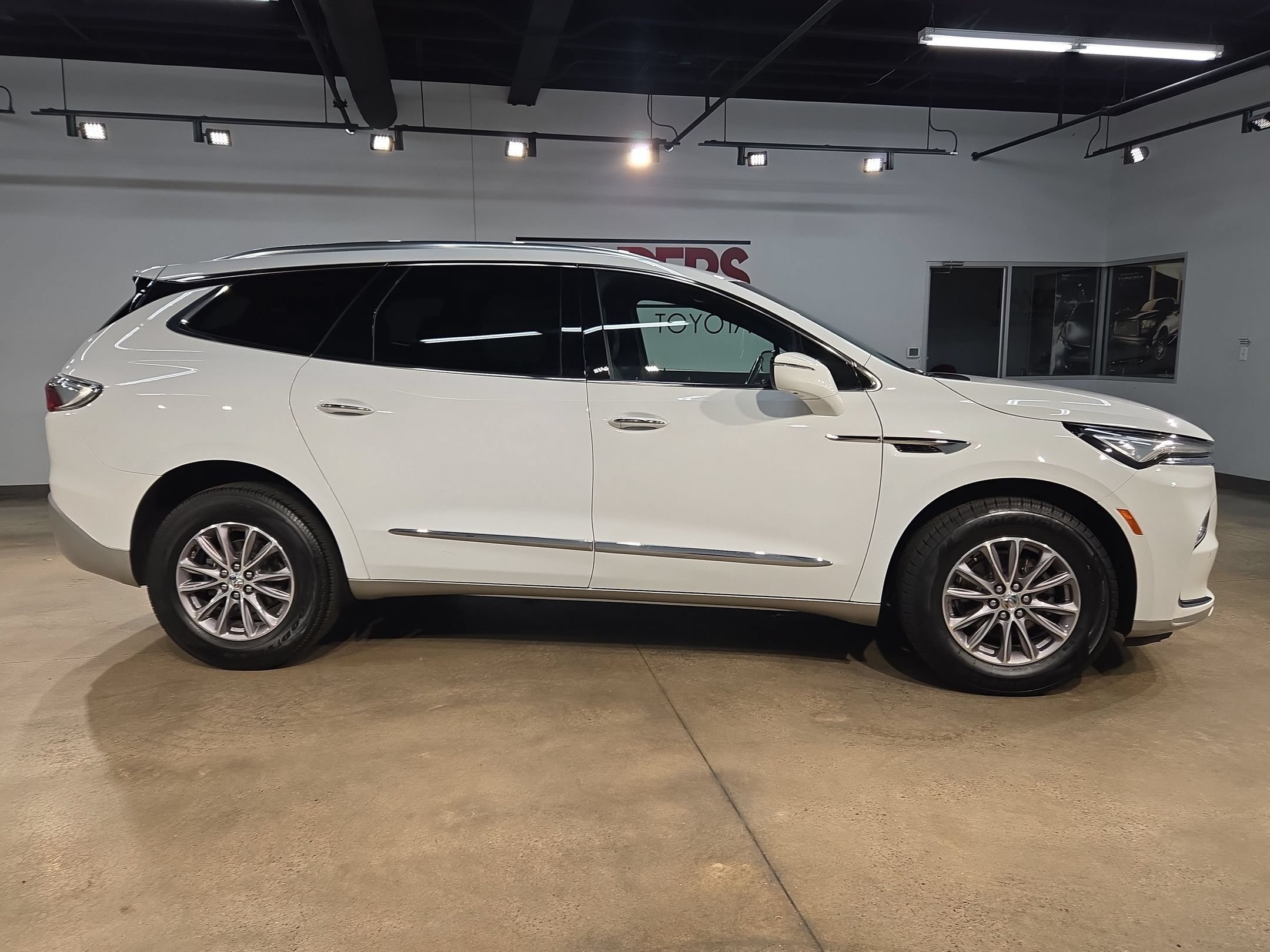 Used 2024 Buick Enclave Premium FWD image 8