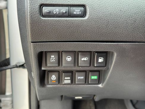 Used 2019 Nissan Rogue SV w/ Premium Package AWD/4WD image 18