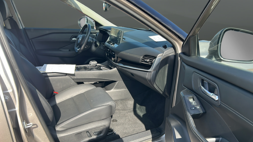 Used 2024 Nissan Rogue SL AWD/4WD image 22