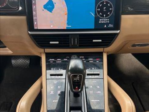 Used 2020 Porsche Cayenne image 21