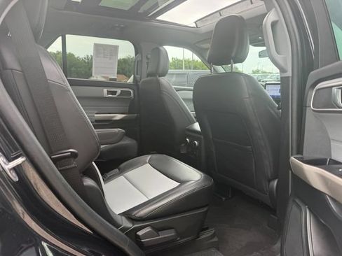 Used 2023 Ford Explorer XLT w/ Equipment Group 202A AWD/4WD image 10