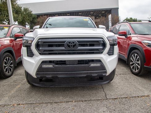 Used 2025 Toyota Tacoma SR5 image 4