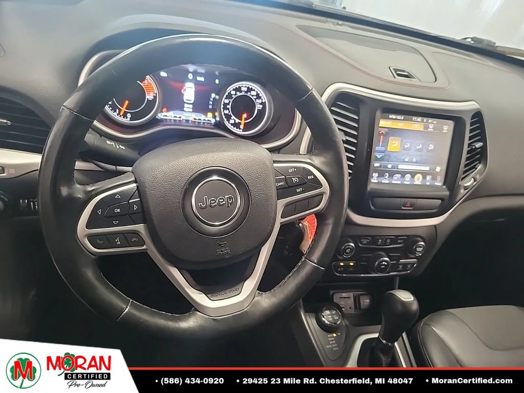 Used 2017 Jeep Cherokee Trailhawk w/ Cold Weather Group AWD/4WD image 8