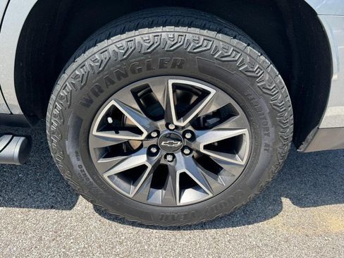 Used 2023 Chevrolet Tahoe Z71 w/ Luxury Package AWD/4WD image 27