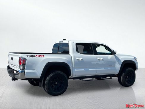 Certified 2022 Toyota Tacoma TRD Off-Road AWD/4WD image 7